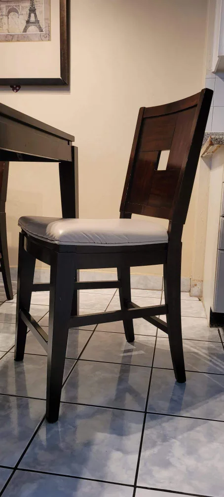 Dining table and 8 chairs image indicator(2)