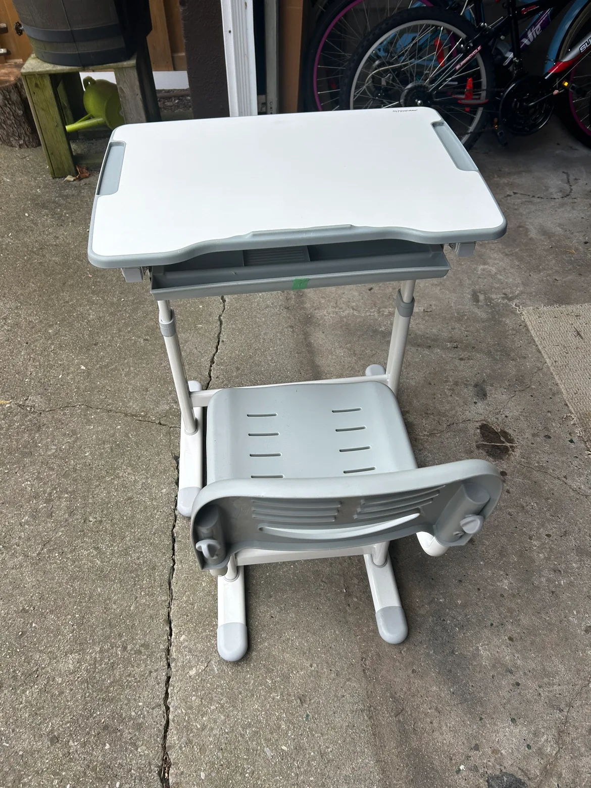 Adjustable Height Desk and Chair Set image indicator(4)