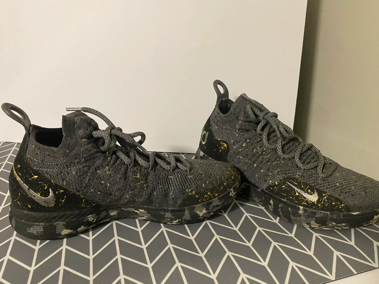Nike KD 11 metallic Gold Splatter thumbnail