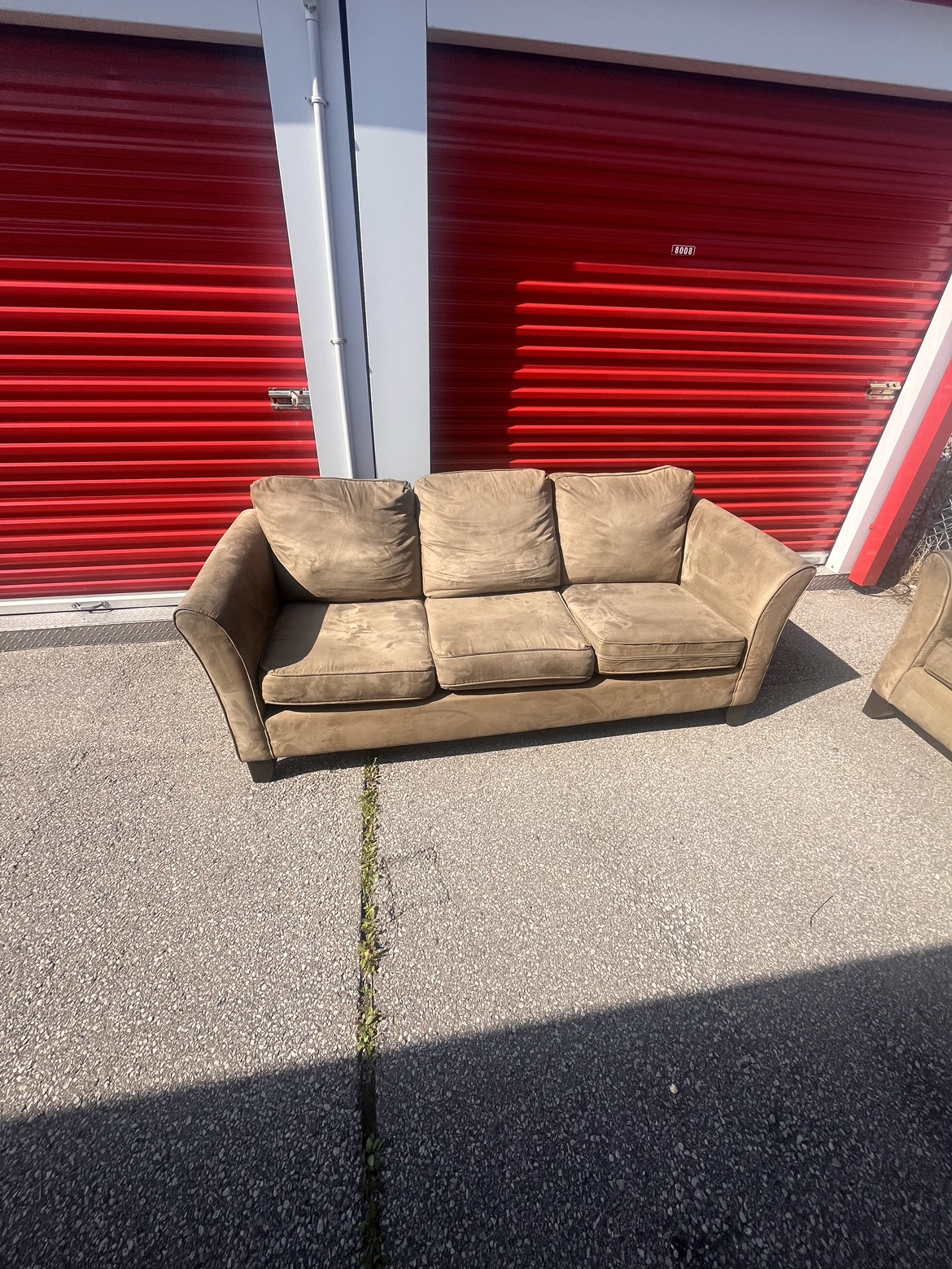 Suede beige couch - photo 4
