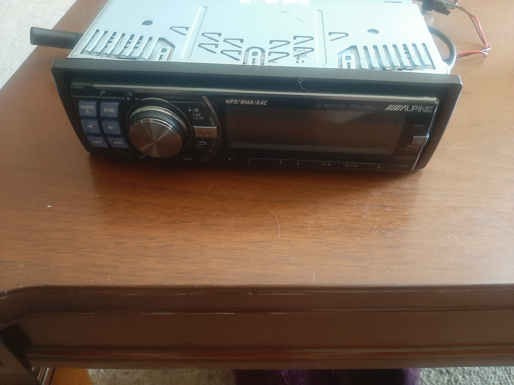 Alpine CDA-105 Car Stereo