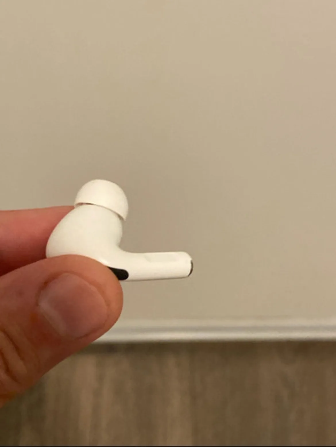 Right Apple Airpod Pro Generation 1 image indicator(2)