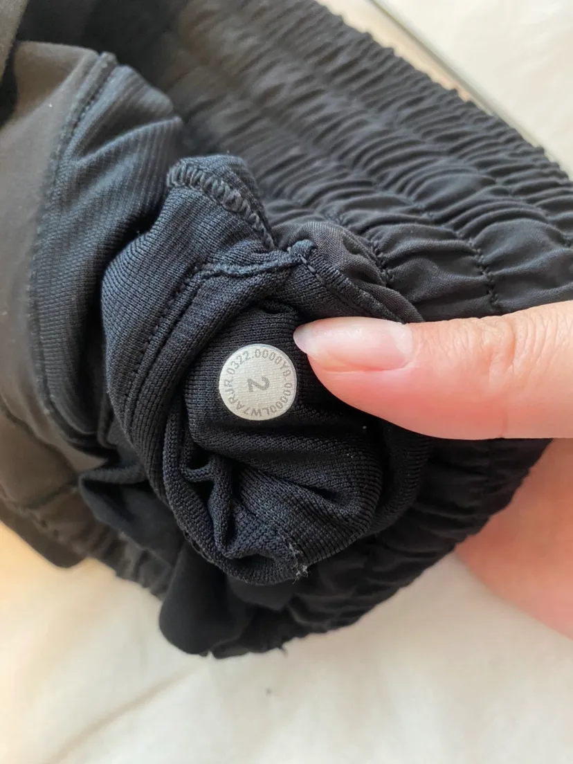 Lululemon shorts Size 2 image indicator(3)