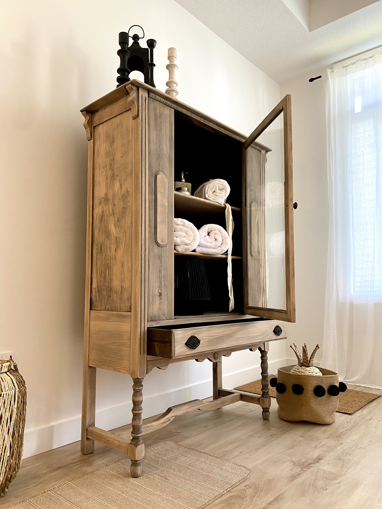 1920’s hutch cabinet