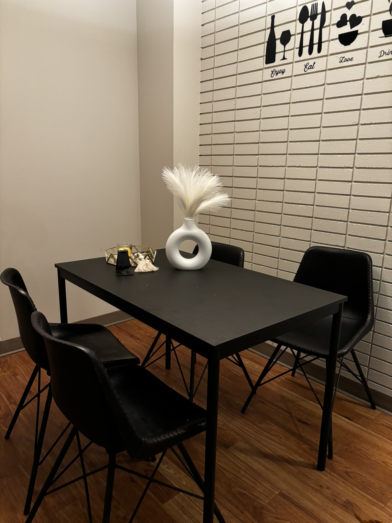 Dining Table & Chairs Set