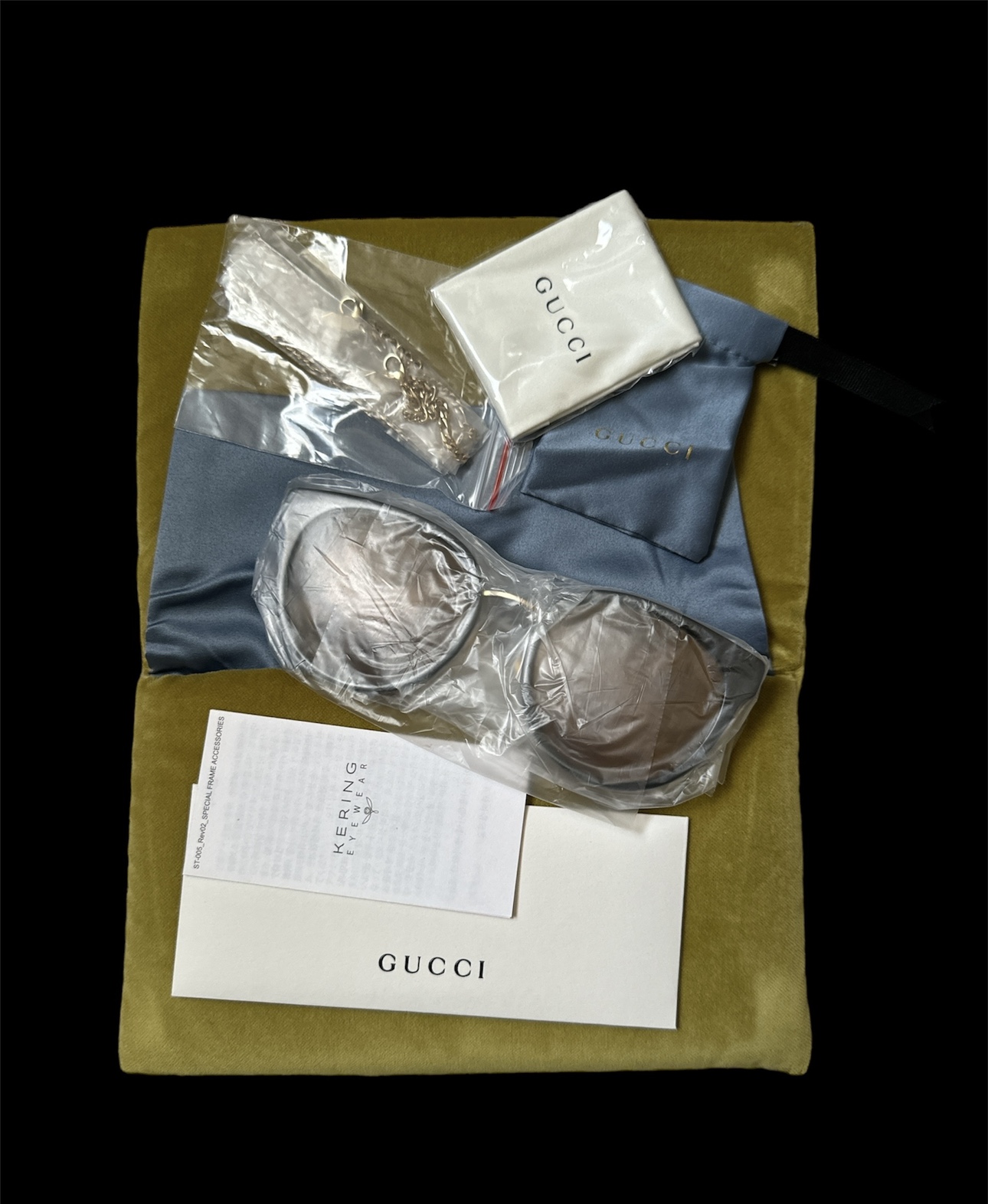 Authentic New! Gucci Sunglasses with Chain - photo 5
