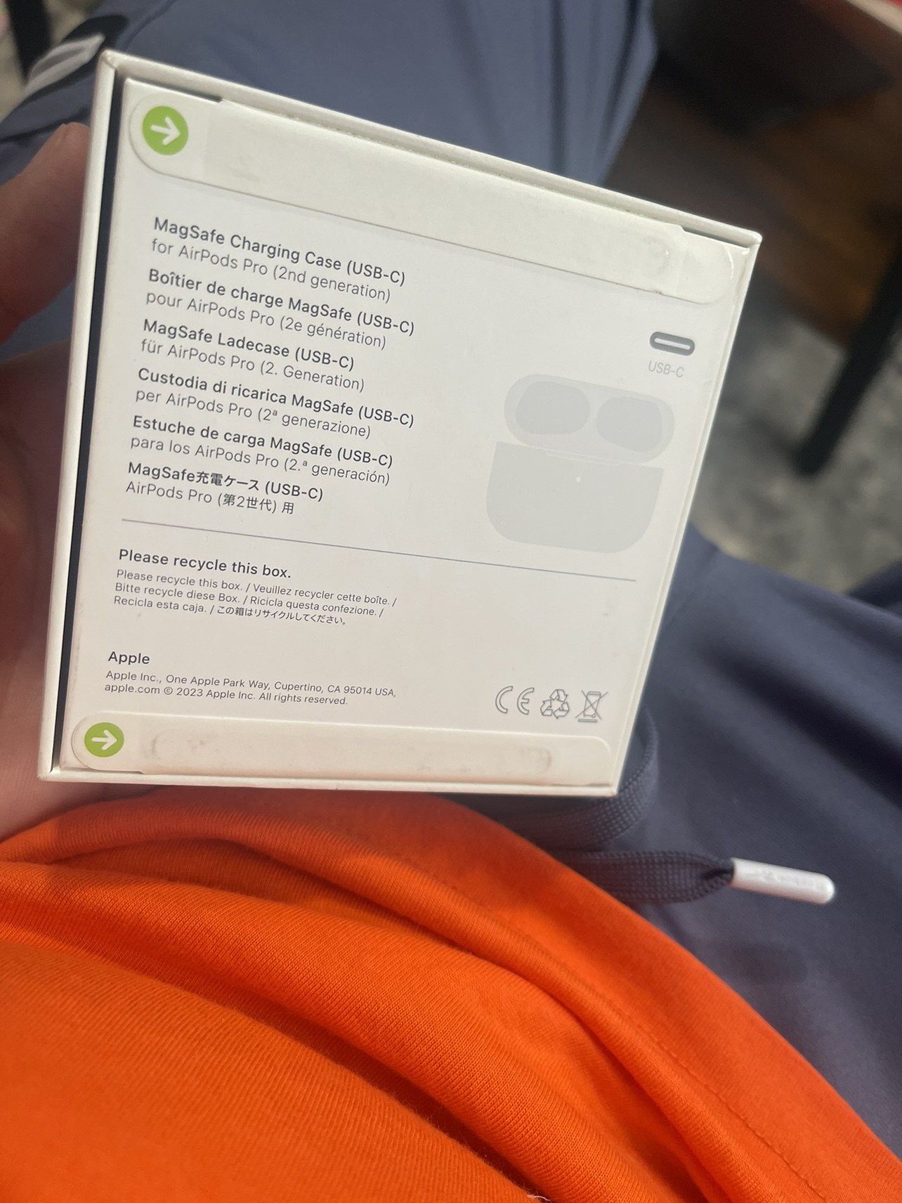 Apple MagSafe Charging Case for AirPods Pro (2nd Generation) - photo 2