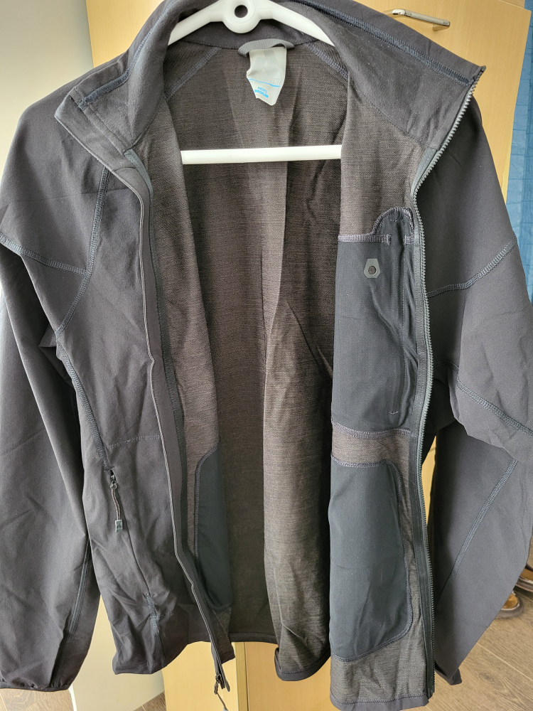 MEN'S LIGHTWEIGHT BLACK JACKET - photo 2