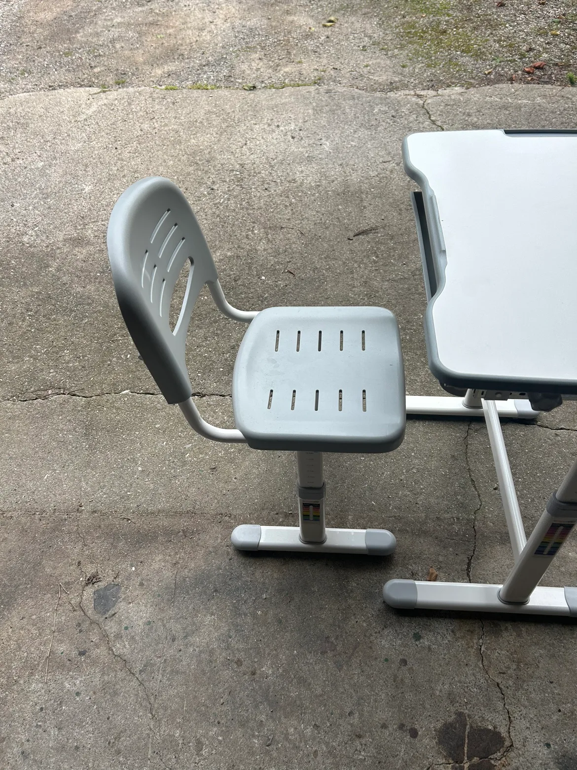 Adjustable Height Desk and Chair Set image indicator(2)