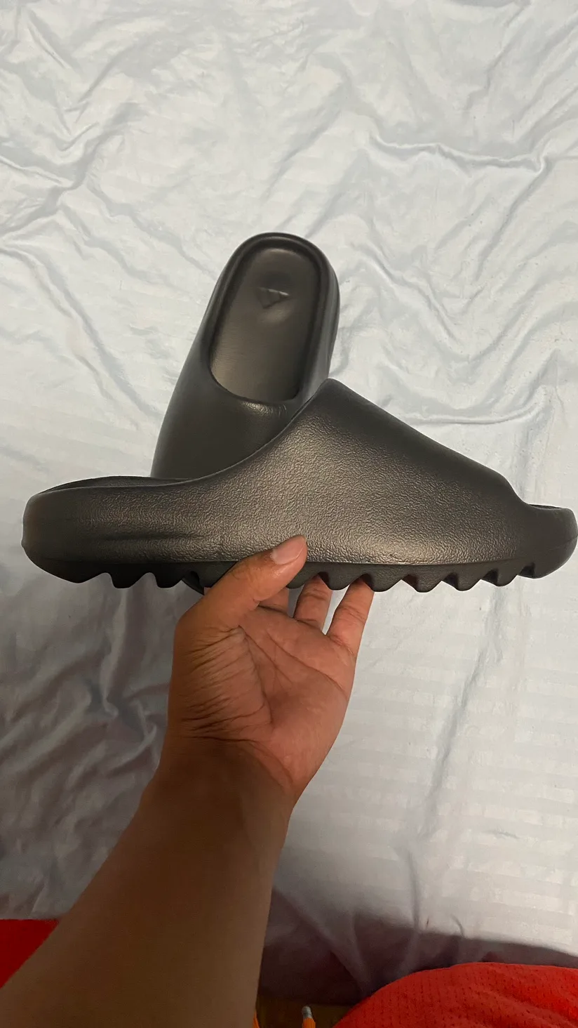 Adidas onyx Yeezy Slides men’s size 10 thumbnail