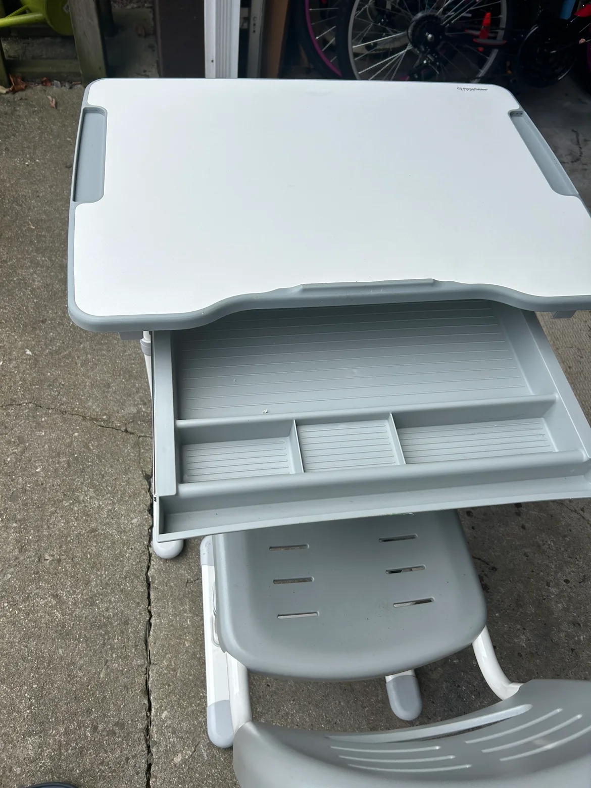 Adjustable Height Desk and Chair Set image indicator(5)