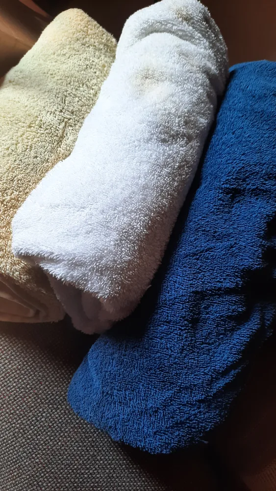 3 Bath towels thumbnail