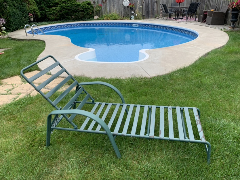 Metal Lounger with Hampton bay chair pad - photo 2