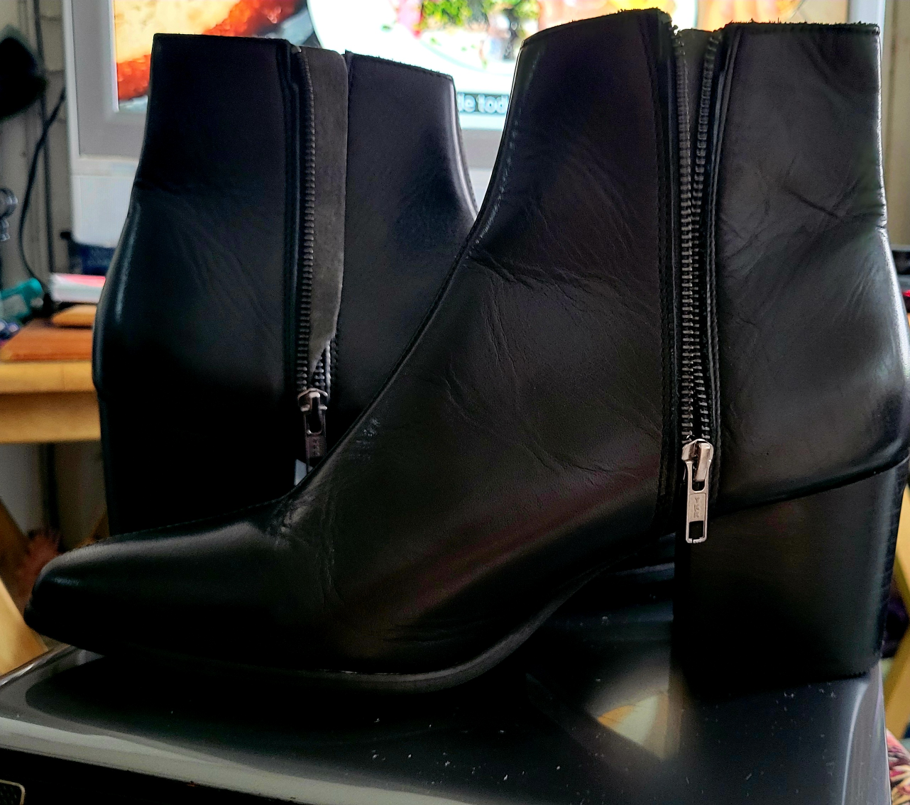 Black boots size 10.5 and 2" high very comfortable - photo 4