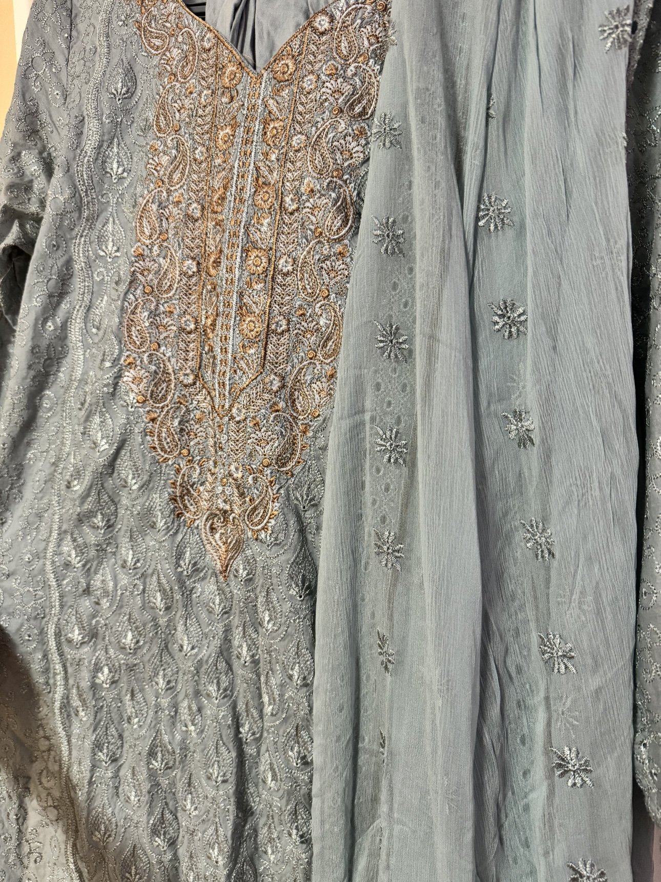 Embroidered Salwar Kameez - photo 2