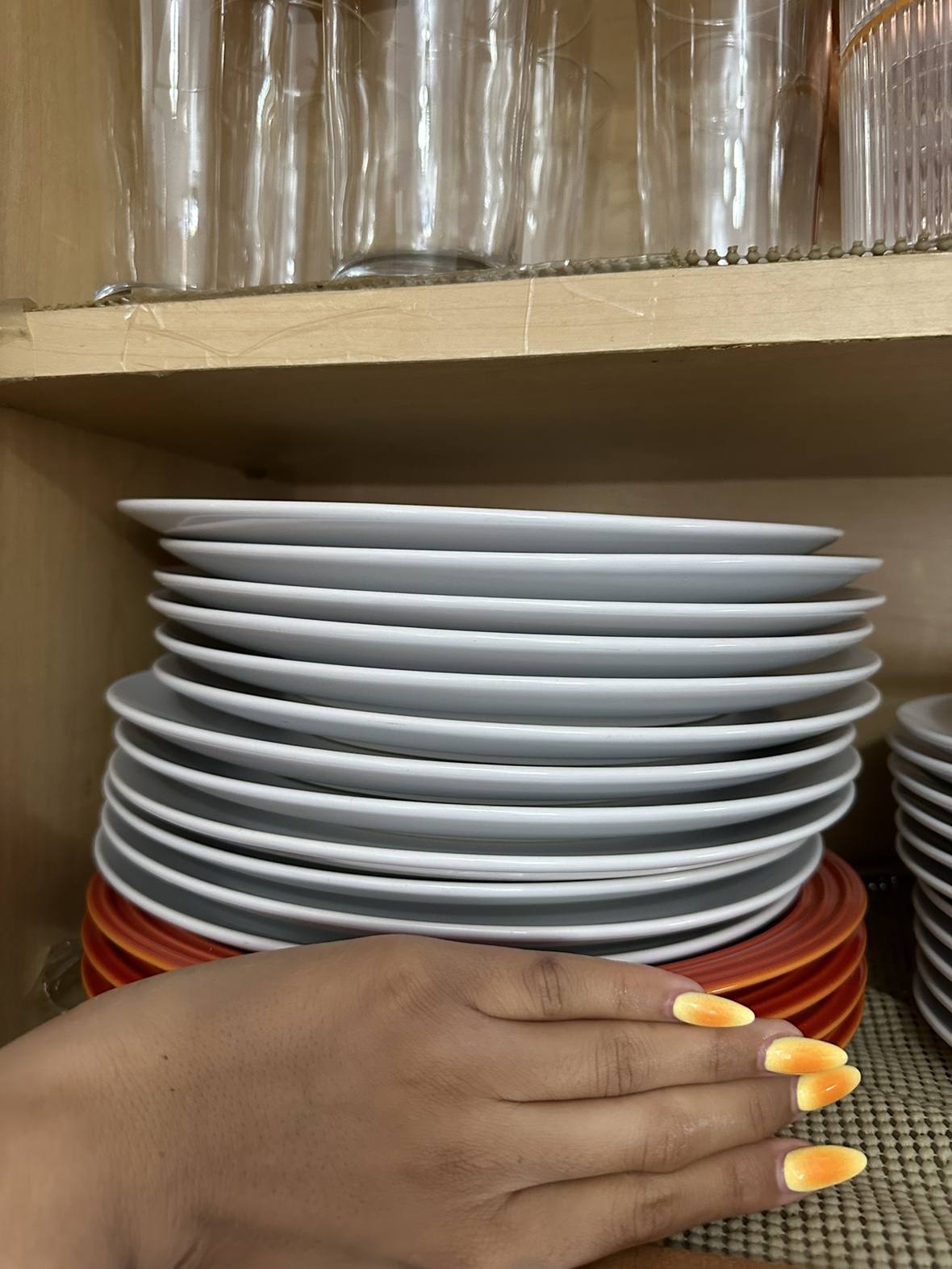 White Dinnerware Set