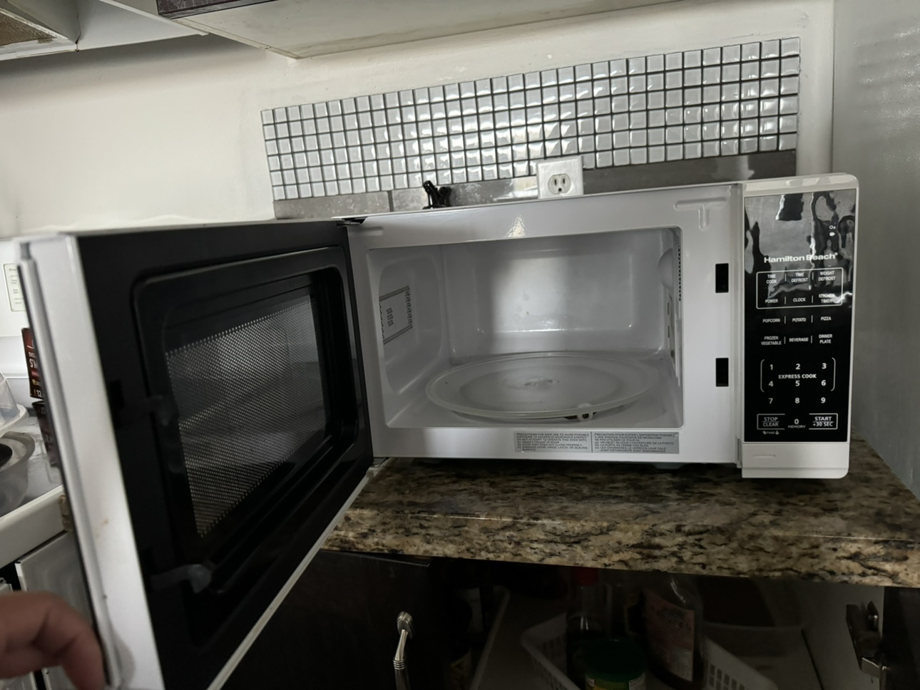 Hamilton Beach Microwave - photo 2