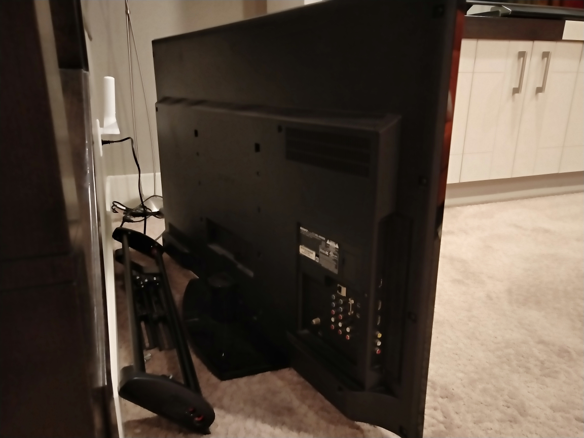 Mint Condition 46” Sony Bravia TV for only $75!! - photo 2