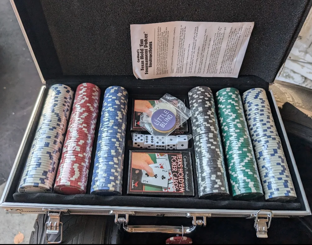 Poker Set in Aluminium Case thumbnail