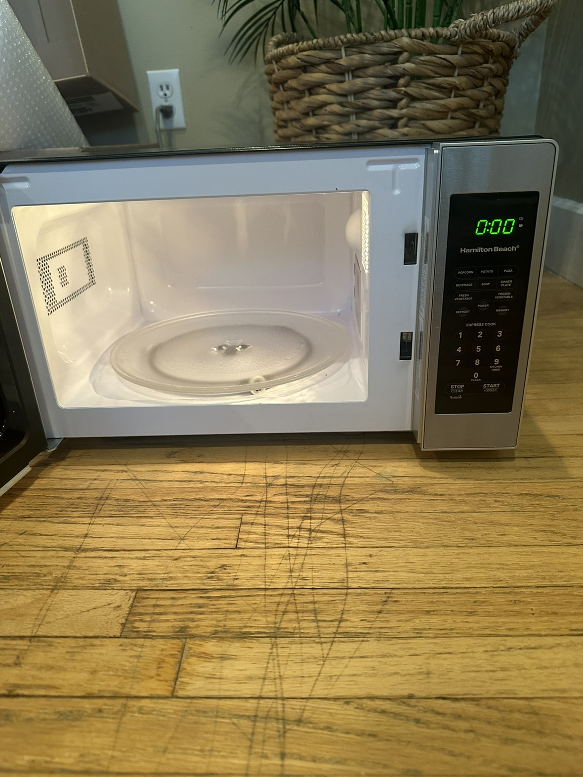 Hamilton Beach Microwave - photo 2