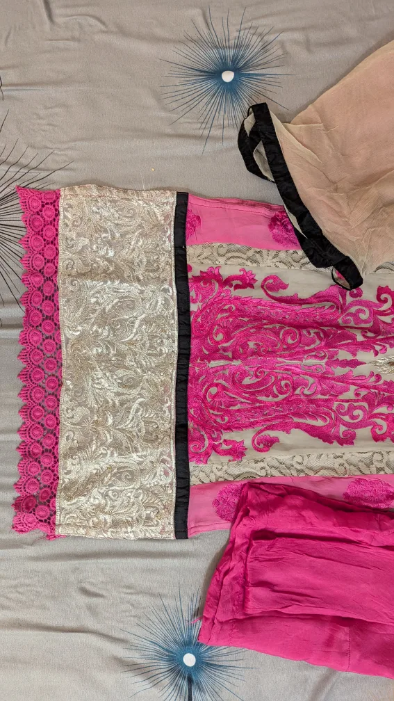 6 Salwar Kameez (Indian dress) image indicator(9)