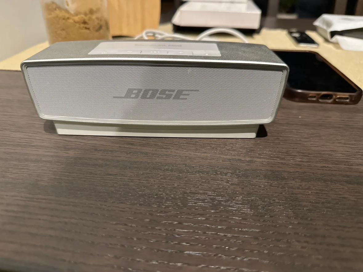 Bose SoundLink Mini Bluetooth Speaker thumbnail