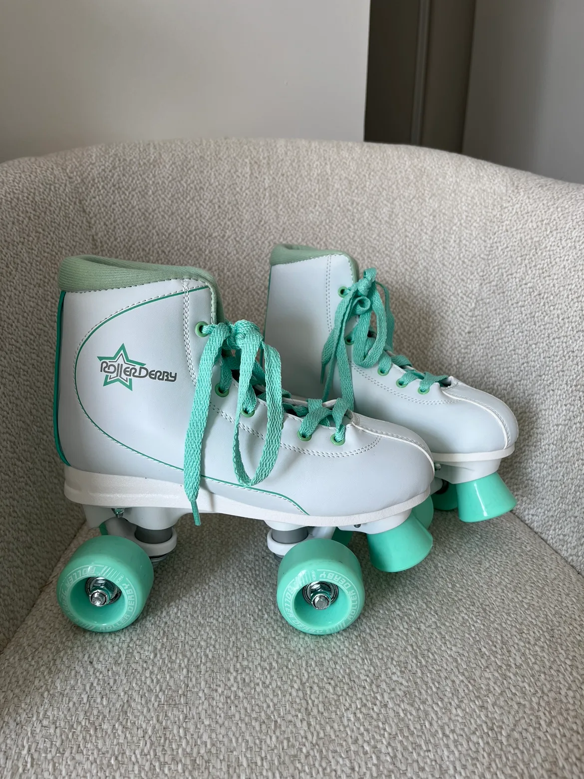 Women’s roller skates thumbnail