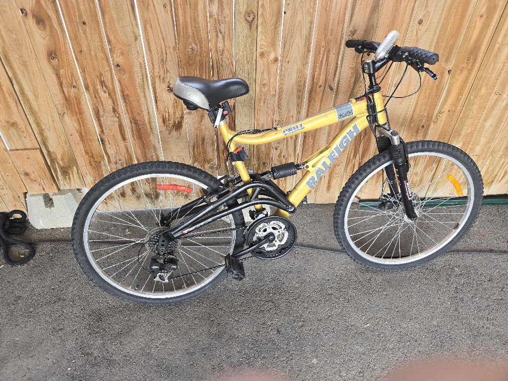 Golden raleigh Mountain Bike - photo 2