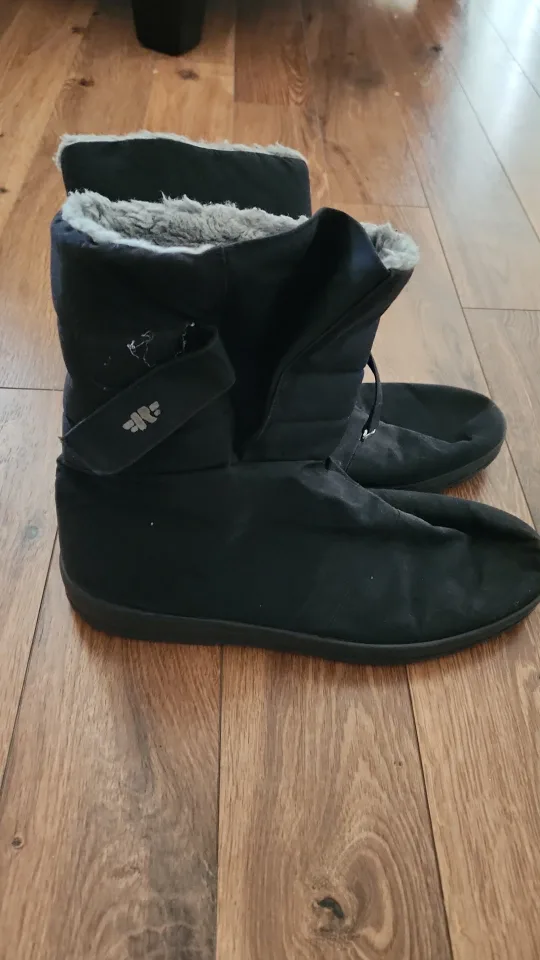 Black Fur Lined Winter Boots thumbnail