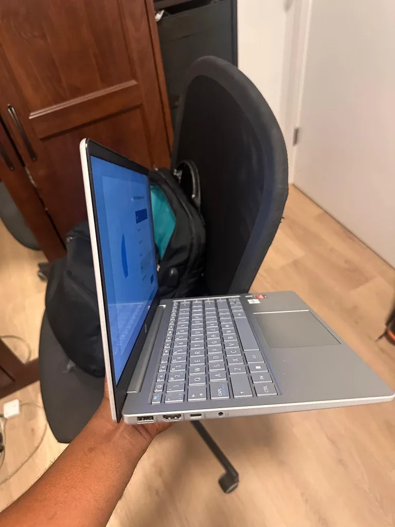 HP Laptop 14" image indicator(5)