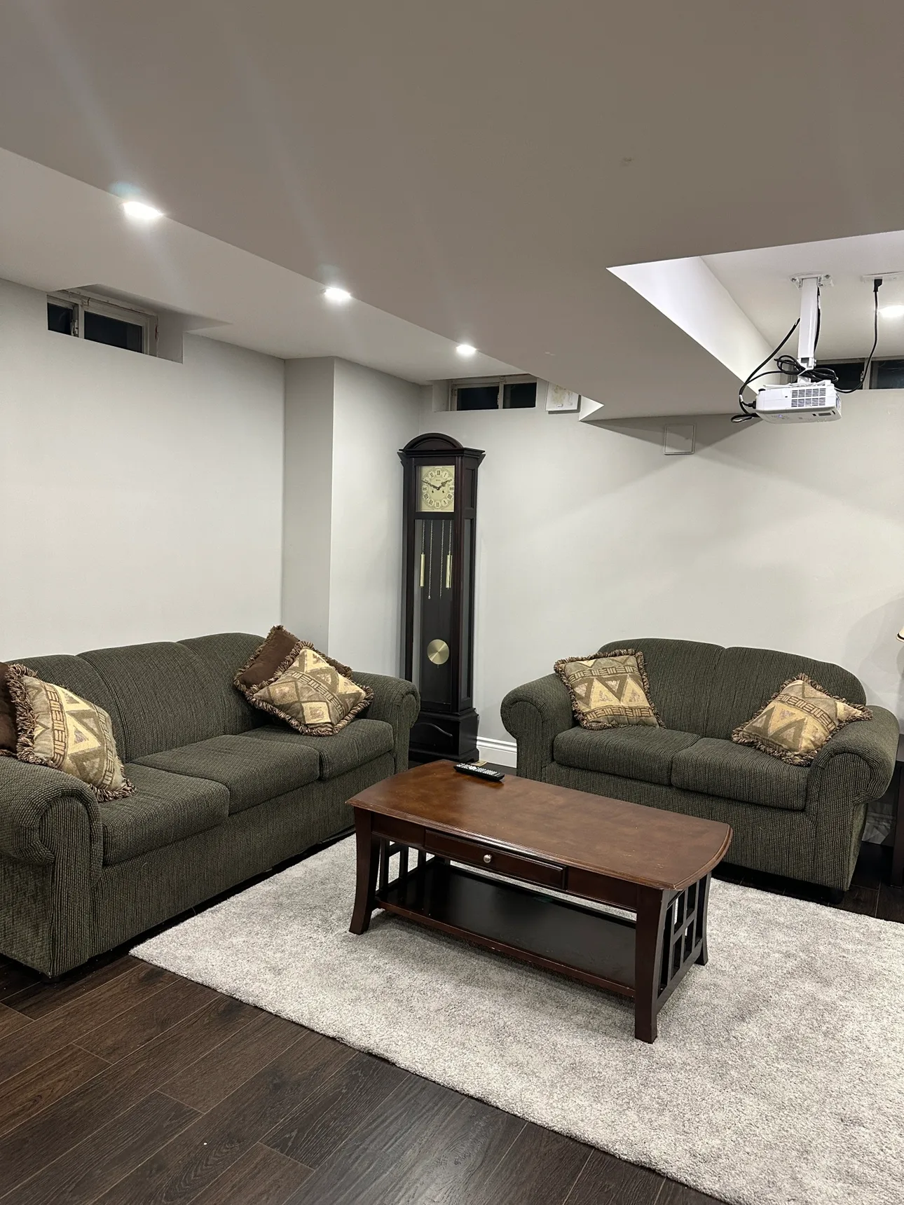 Green couch with love seat image indicator(4)