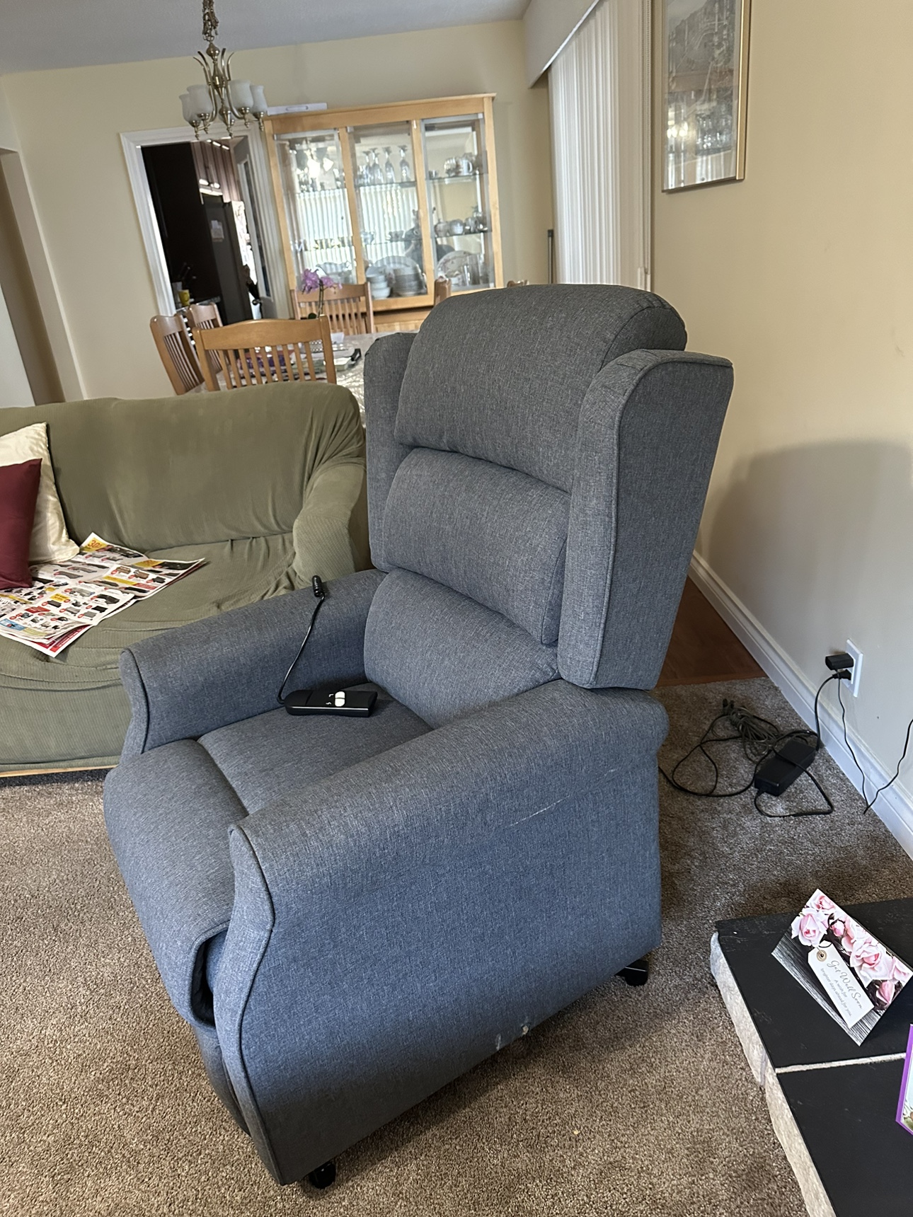 Electric Lift Recliner - photo 3