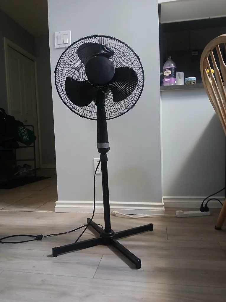 Rotating Fan with Stand.  LIKE NEW! thumbnail