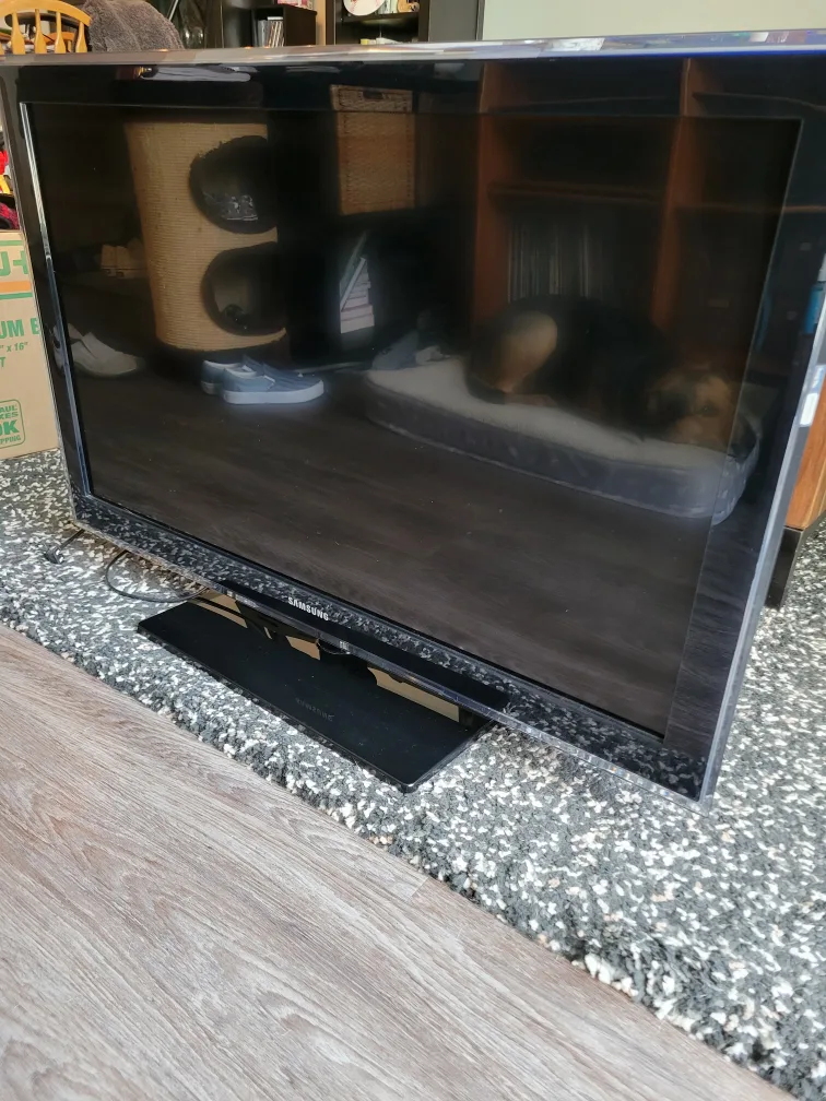 Samsung42" TV thumbnail
