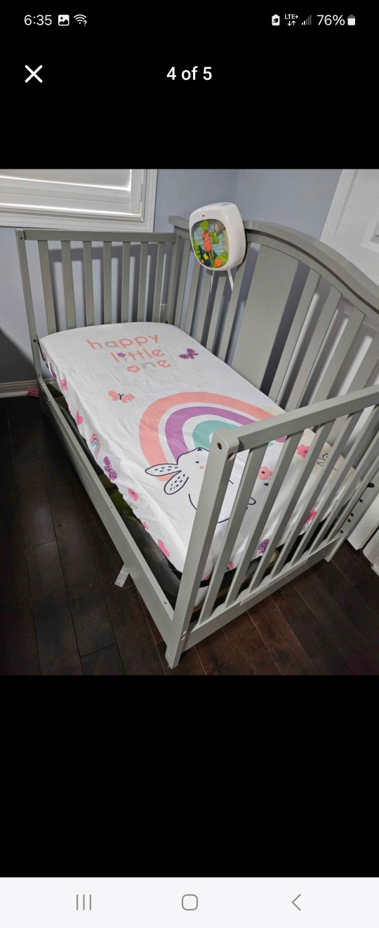 Baby Crib with mattress and sheet