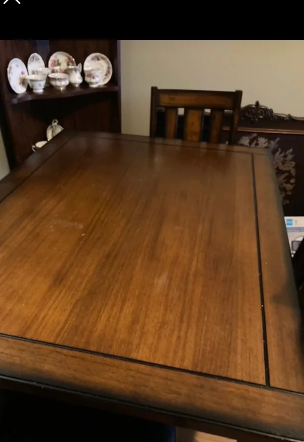 Dining table with four matching chairs image indicator(6)