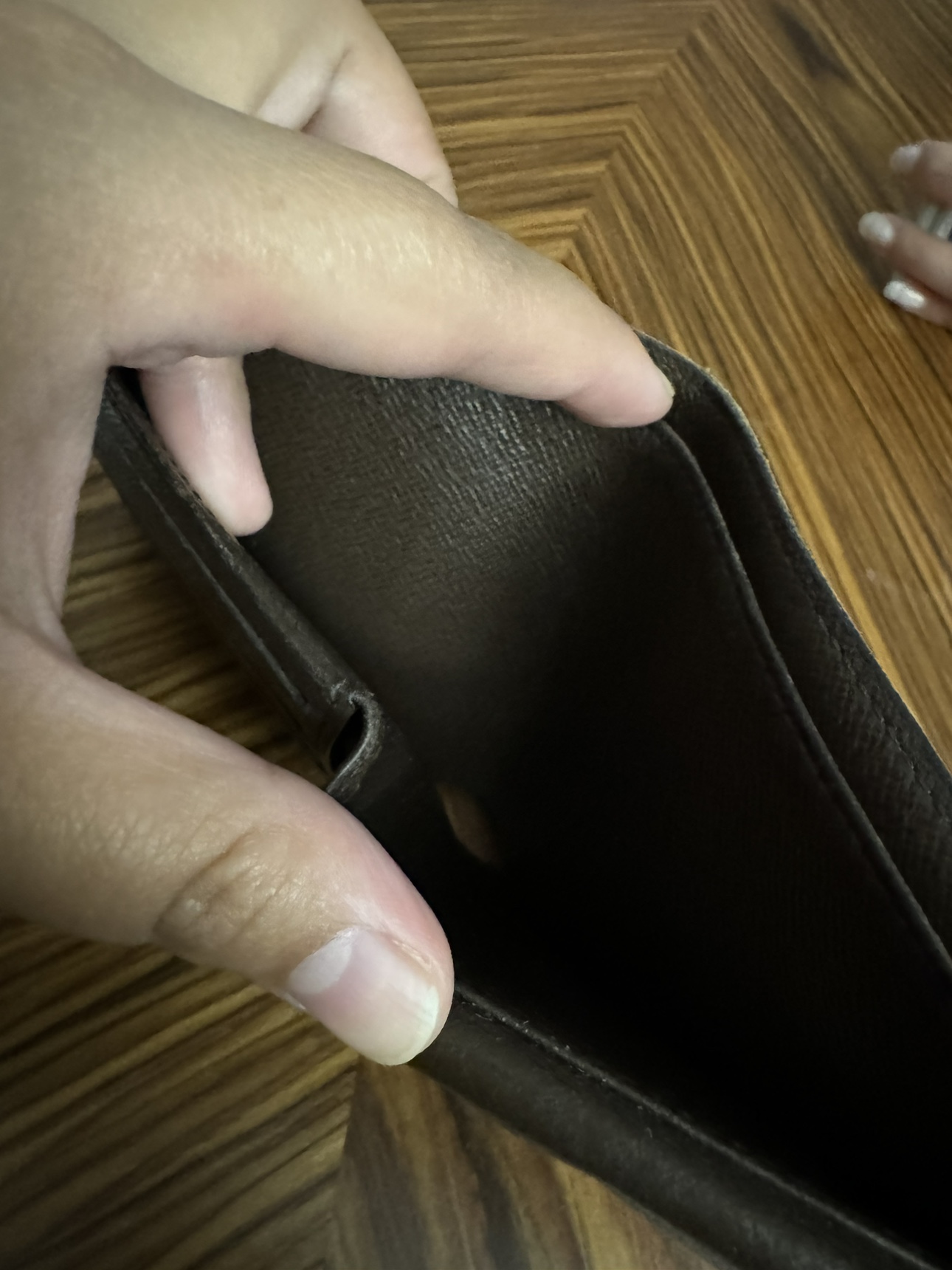 Louis Vuitton Mens Wallet - photo 4