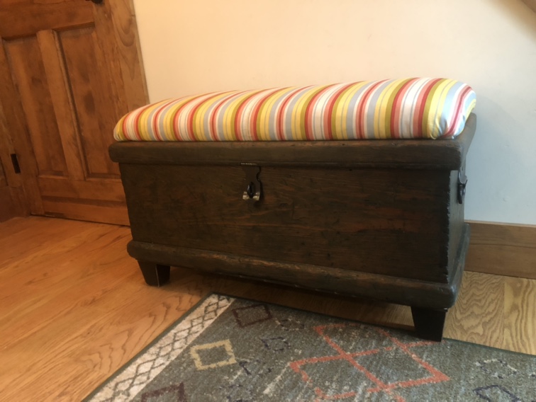 Vintage toolbox repurposed bench/ottoman - photo 2