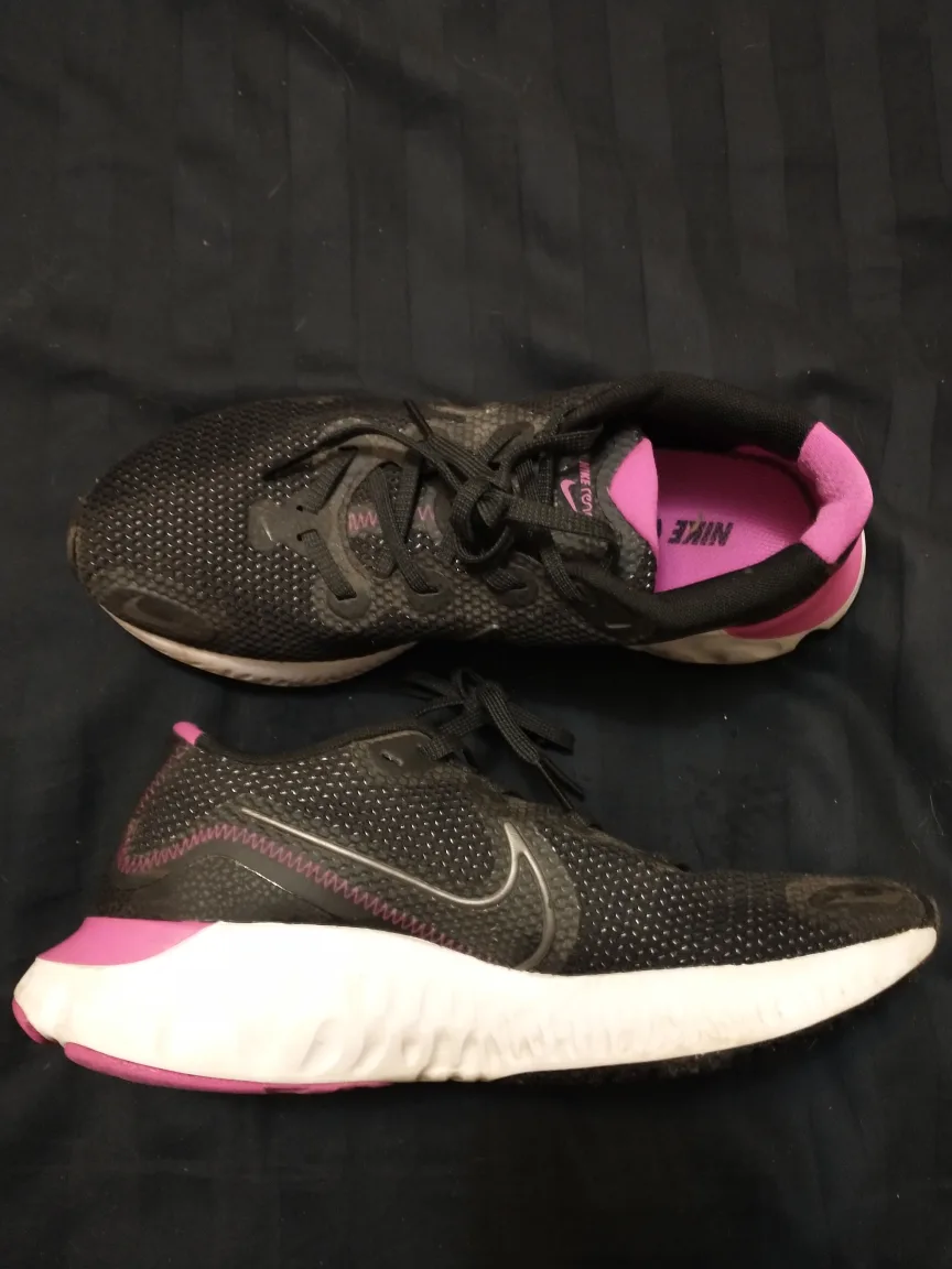NIKE RUNNING SHOES, RENEW BLACK AND PINK image indicator(2)