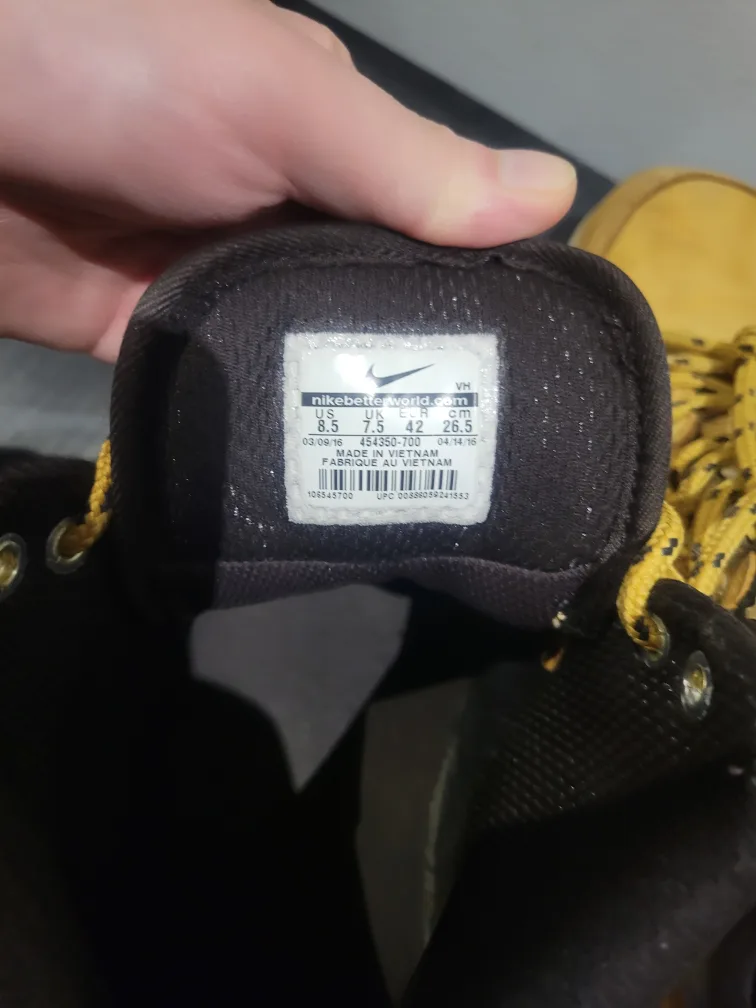 Nike Manoa Boots Size 8.5 image indicator(2)