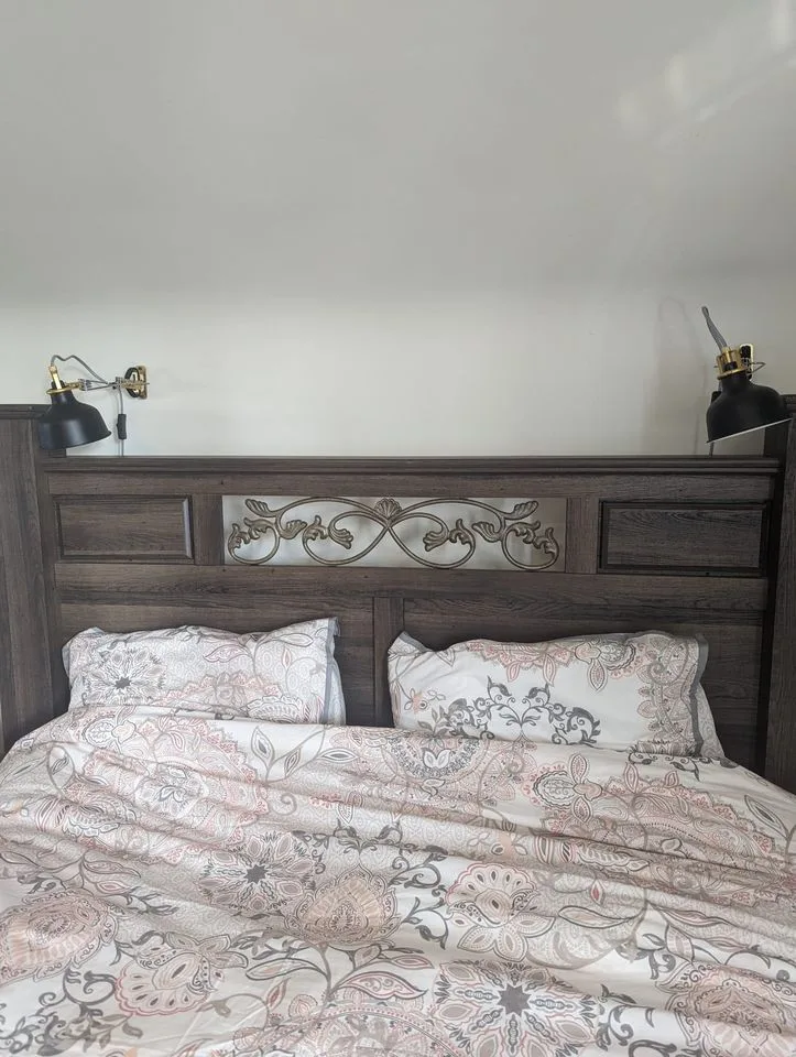 Queen Size Bedroom Set image indicator(2)