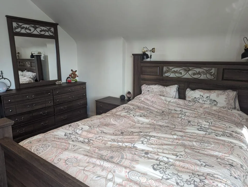 Queen Size Bedroom Set image indicator(3)