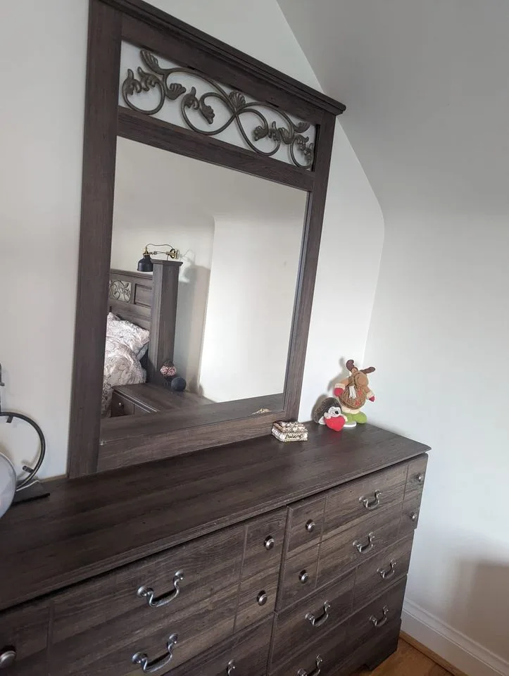 Queen Size Bedroom Set image indicator(4)