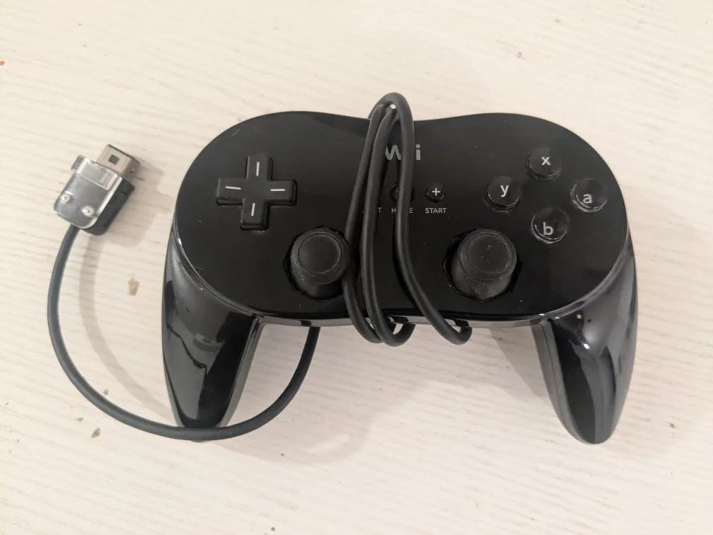 Wii Classic Pro Controller thumbnail