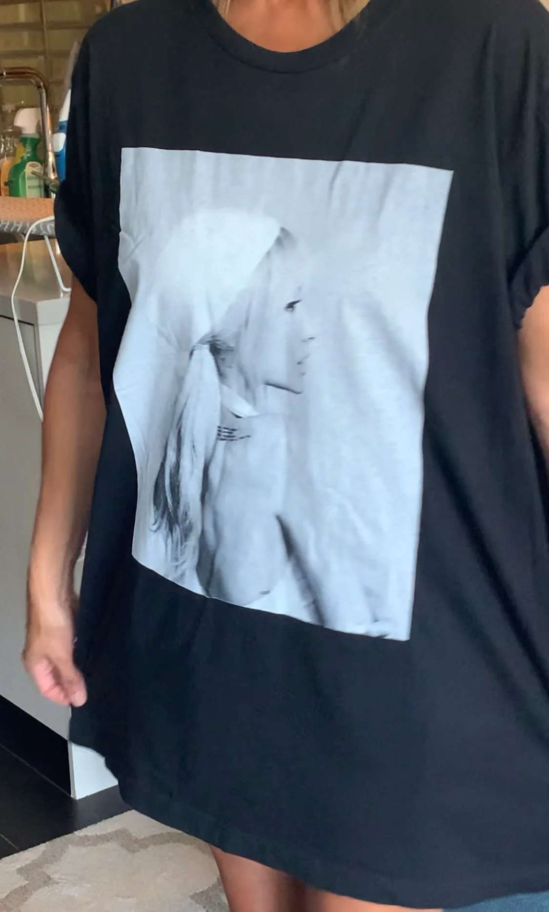 Ariana Grande Black T-shirt - Unisex/Mens 2XL image indicator(3)