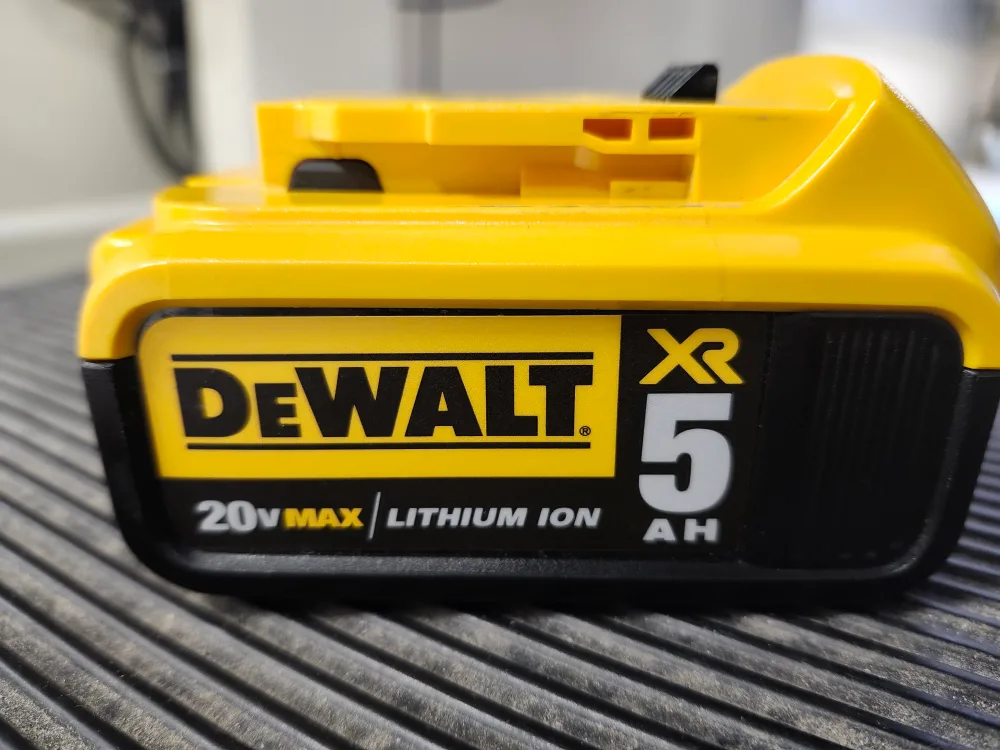 dewalt 20v max / xr 5 battery thumbnail