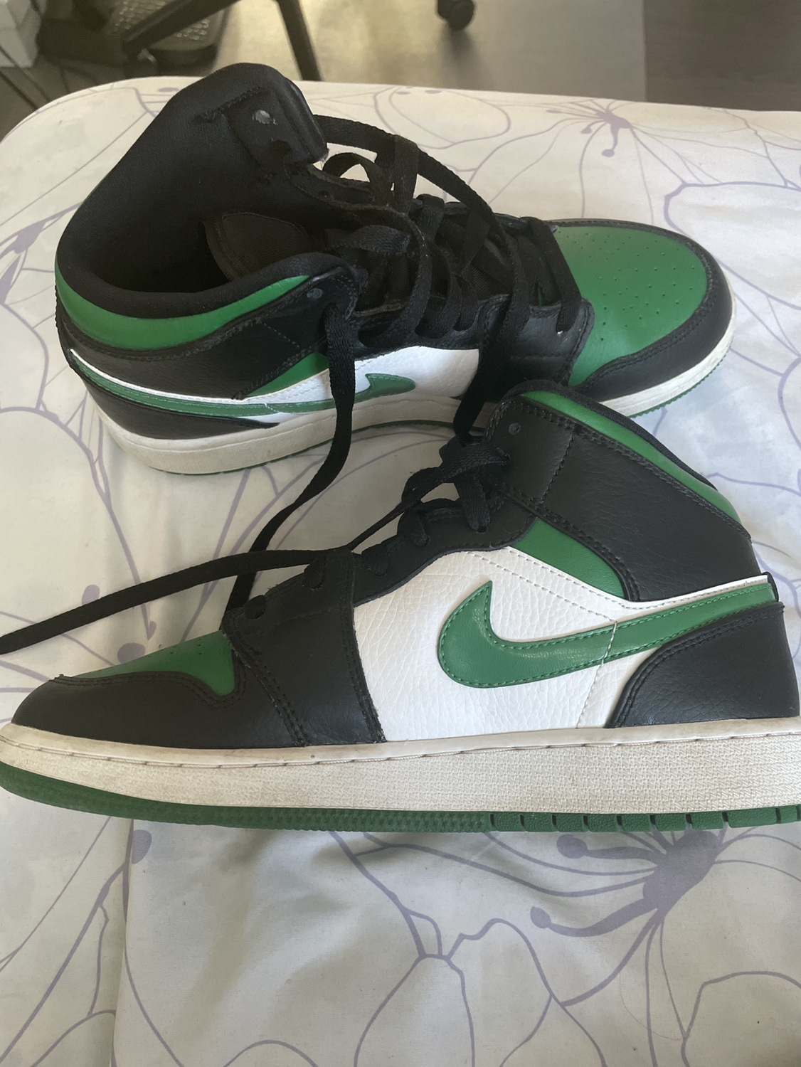 Jordan 1 mids - photo 2