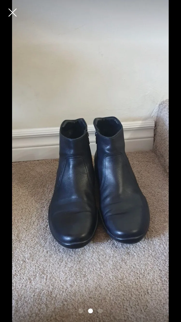 Black leather shoes for men  (Prada) image indicator(2)