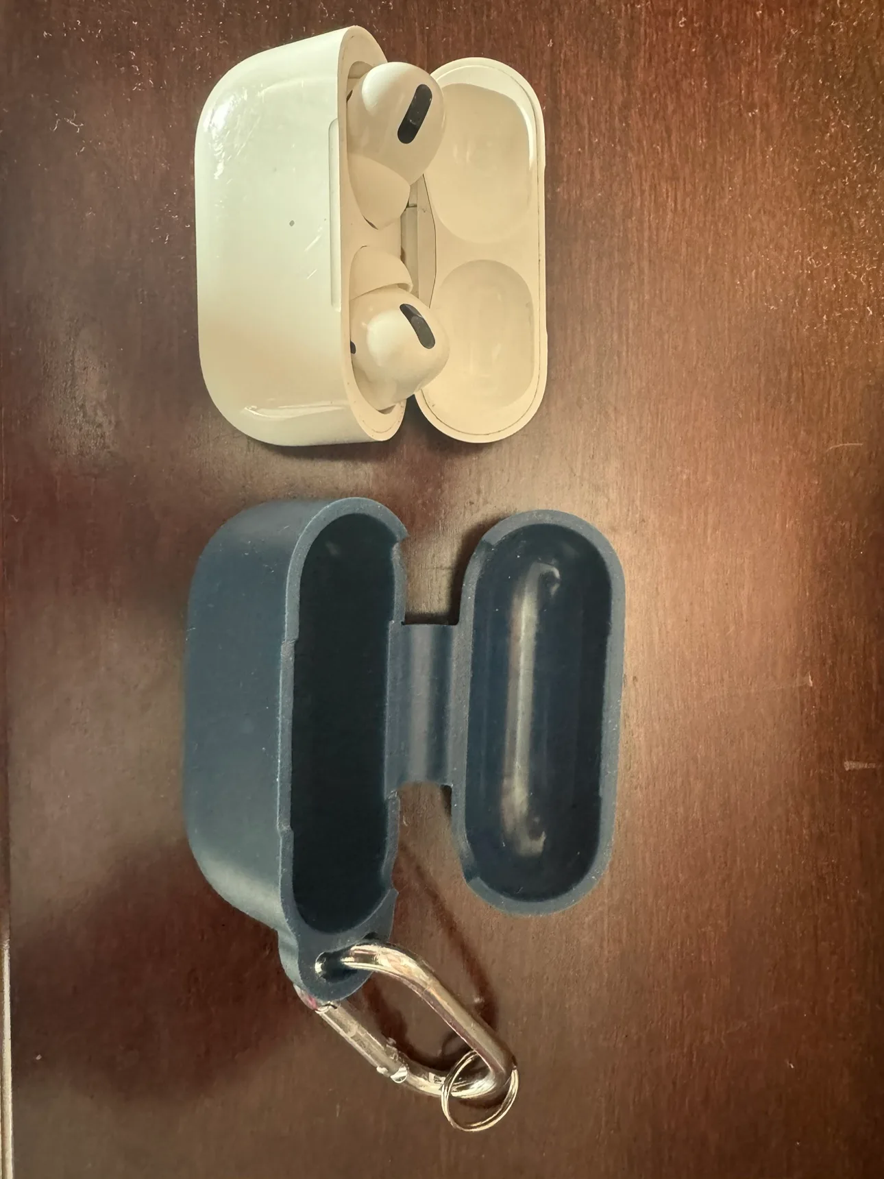 AirPods Pro - 1st generation image indicator(3)