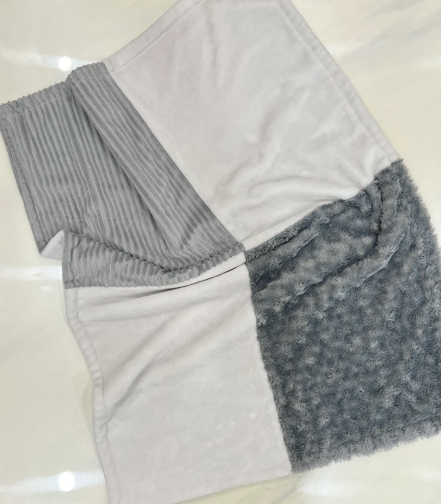 Grey and White Baby Blanket image indicator(4)